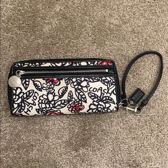 Coach wristlet - Picture 1 of 3